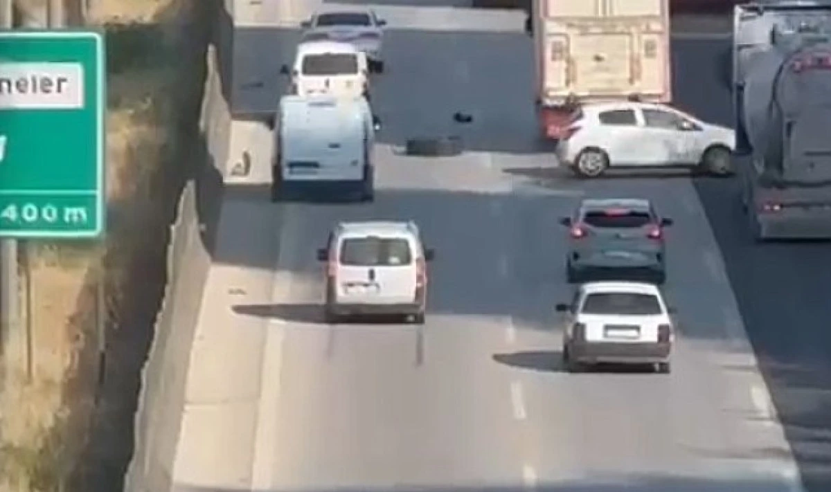 Adana’da TIR Lastiği Zincirleme Kazaya Yol Açtı