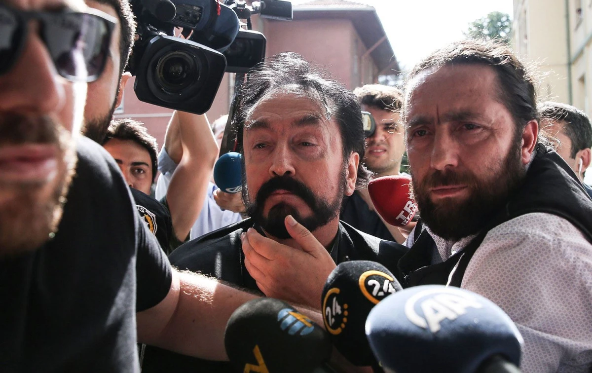 Adnan Oktar beraat etti: "Dekolte giyenler de Müslüman olabilir"