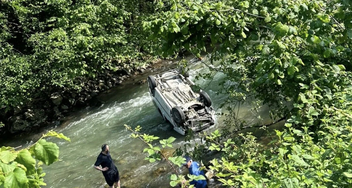 Araklı’da Otomobil Dereye Uçtu: 2 Ölü, Sürücü Ağır Yaralı