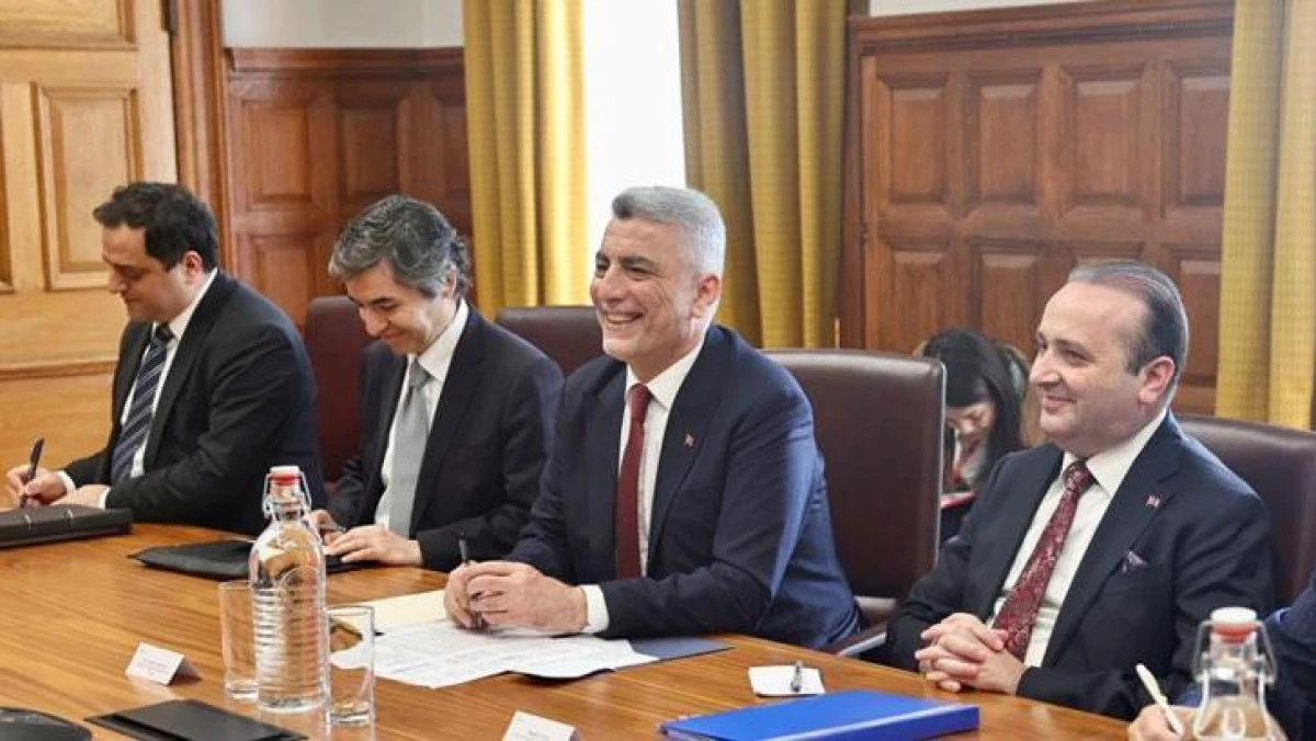 Bakan Bolat Birleşik Krallık İş ve Ticaret Bakanı Reynolds ile Görüştü