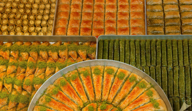 Baklavadaki hileye dikkat: Fıstık yerine ıspanak kullanıyorlar