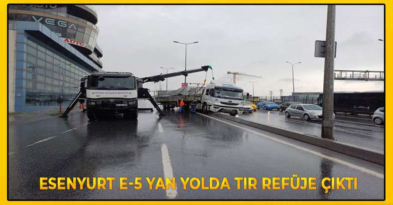 Esenyurt E-5 yan yolda tır refüje çıktı