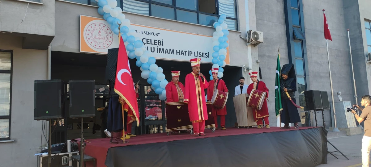 ESENYURT KATİP &Ccedil;ELEBİ ANADOLU İMAM HATİP LİSESİ&rsquo;NDEN MEHTERANLI MUHTEŞEM MEZUNİYET T&Ouml;RENİ!