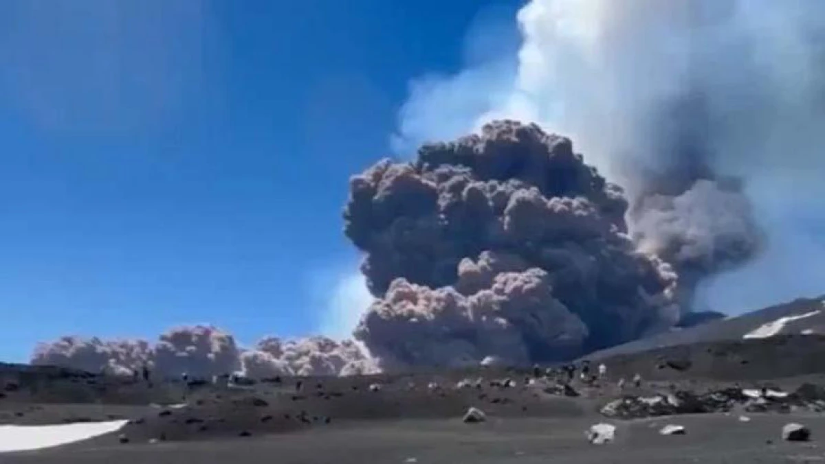 Etna Yanardağı’nda Kül ve Lav Püskürdü: Sicilya’da Alarm