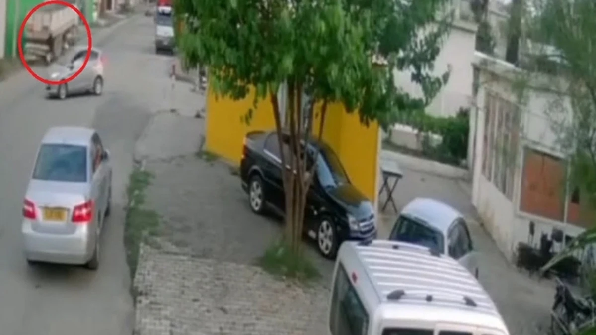 Hatay’da Motosikletli Genç Park Halindeki TIR’a Çarparak Hayatını Kaybetti