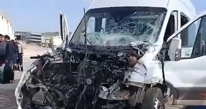 İşçi Servisi ile Tır Çarpıştı: 9 İşçi Yaralandı