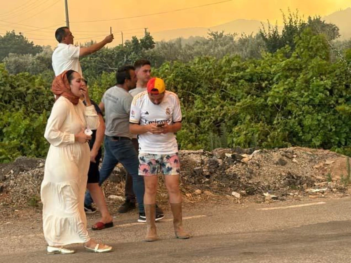 İzmir Menderes’te orman yangını: 5 mahalle tahliye ediliyor