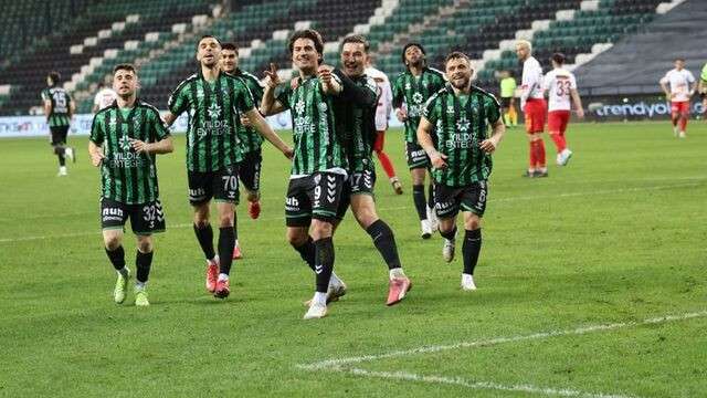 Kocaelispor 16 yıl sonra Süper Lig'e çıkmayı başardı 
