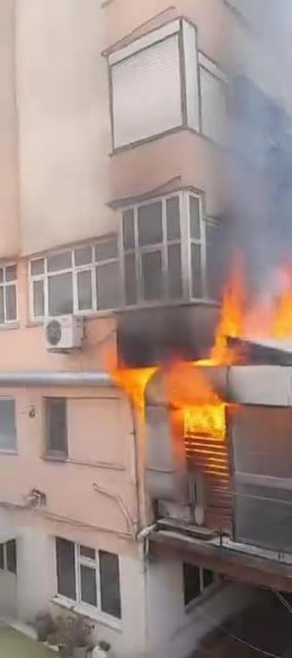 Mecidiyeköy’de Restoranın Mutfağında Korkutan Yangın