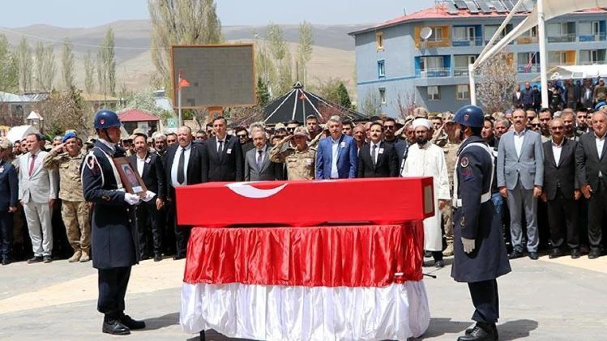 Şehit güvenlik korucusu Davut Şafak son yolculuğuna uğurlandı